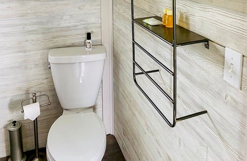 Joseph Cottage | Camp-themed dog-friendly cabin with mountain views, firepit, & river access