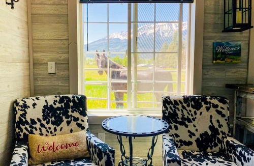 Joseph Cottage | Camp-themed dog-friendly cabin with mountain views, firepit, & river access