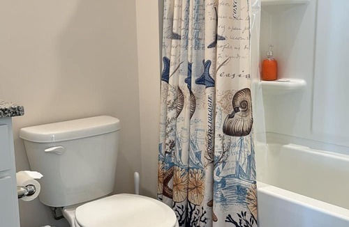 Northeast Raleigh House | A brand new, comfortable and clean private bathroom E