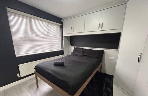 Wistaston House | 4 Bed Ideal For Workers Families