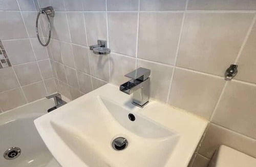 Wistaston House | 4 Bed Ideal For Workers Families