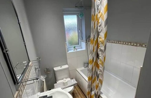 Wistaston House | 4 Bed Ideal For Workers Families