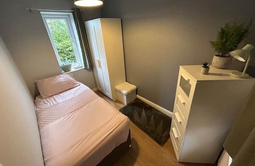 Wistaston House | 4 Bed Ideal For Workers Families