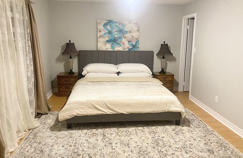 Mount Pleasant House | Modern furnished and fully stocked 4 bed, 3 bath house in central Brampton