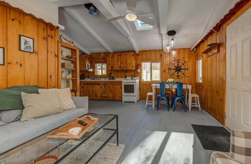 Conway Cottage | Rustic Pet Friendly Cottage w/Private Beach Access
