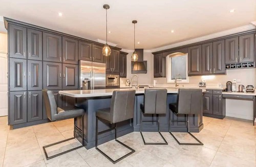 Barrie Cottage | Luxurious 6-Room Lakefront House