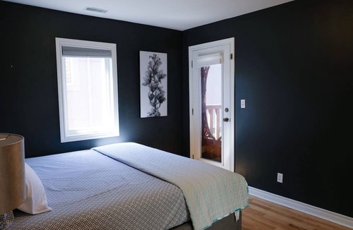 Barrie Cottage | Luxurious 6-Room Lakefront House
