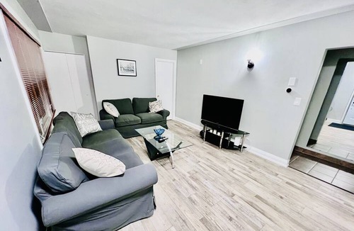Rosemount House | Cozy 3 Bed, 2 Bath, Pet-friendly Full house in Kitchener with all amenities.