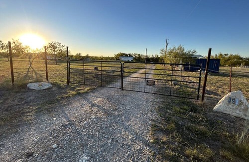 Lockhart RV Rental | Campsite 20 min to Austin/Kyle/SanMarcos/COTA!