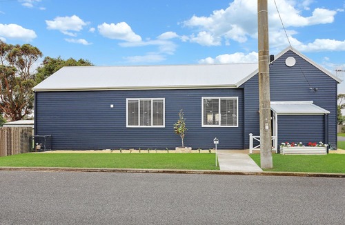 Allansford House | The "Old Guide Hall" - PET FRIENDLY