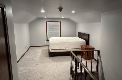 Allen Park House | Nice bungalow in quiet Allen Park neighborhood near airports/Downtown Detroit