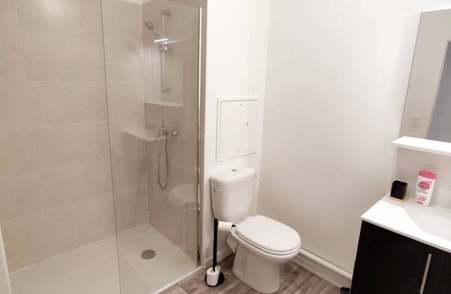 Bondy Apartment | Nice 2BR 15 Min From Paris and CDG