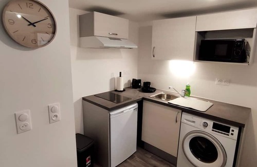 Bondy Apartment | Nice 2BR 15 Min From Paris and CDG