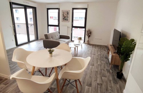 Bondy Apartment | Nice 2BR 15 Min From Paris and CDG