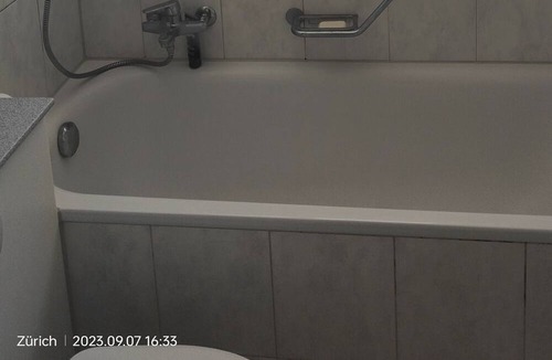 Wollishofen Apartment | Zurich 2 bedroom with balcony