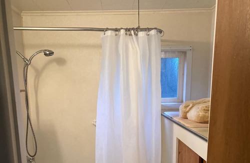 Aberdeen Condo | Cosmopolis. Forest Hill 2 BR Get-Away.