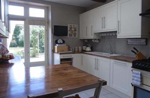 Saint-Valerien House | Holiday Home 'Maison Le Rousset' with Private Terrace, Private Garden and Wi-Fi