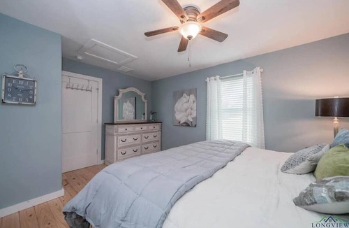 Longview House | Welcome to Our Charming Acorn Cottage