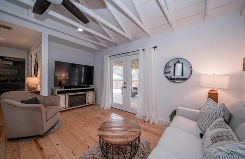 Longview House | Welcome to Our Charming Acorn Cottage