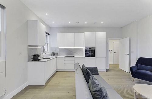 Turnham Green Apartment | Sunny 2-Bed Flat in Chiswick