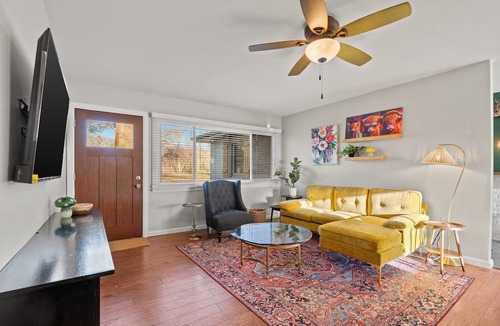 Iowa City House | Walk to campus The City Park Pad
