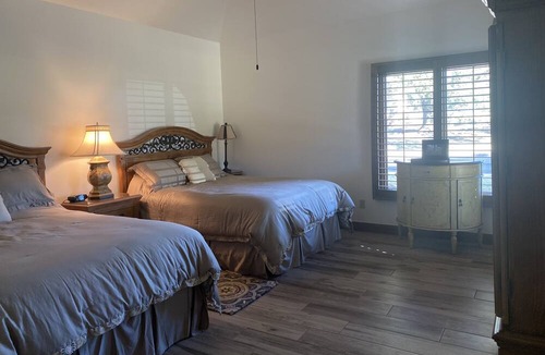 Barton Creek Lakeside Cottage | Hill Country Cottage retreat w/ cool Sunsets. Quiet Refreshment for the Soul.