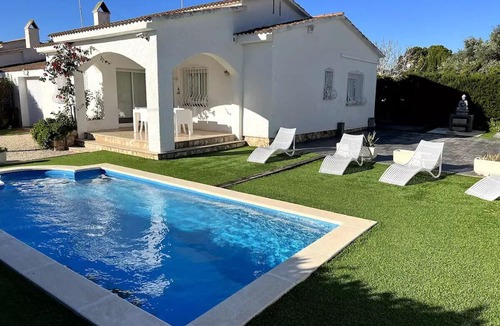 Les Tres Cales Ski Chalet | Agradable Villa con Piscina a 800m de la Playa