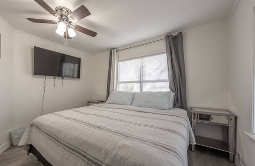 Groves House | 4-Bedroom, 2-Bath House with Pool in Groves, TX