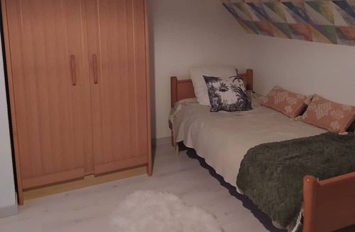 Neauphle-le-Vieux Villa | Location 2 Chambres D'hôtes Pour 3 Personnes en Pavillon Avec Jardin et Piscine