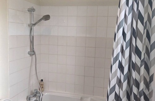 Evreux Apartment | Appart Bourg 13, Calme, Jardin Privé, Wifi Gratuit et Proche Toutes Commodités