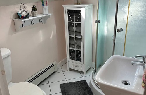 Bristol Apartment | Private BR/LR/BA Suite in Downtown Bristol