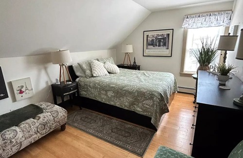 Bristol Apartment | Private BR/LR/BA Suite in Downtown Bristol