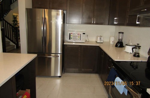 Ottawa Division House | New Modern & Classy 4BD/3.5 Bath Townhome|SelfCheck-In+Parking & Kitchen-Kanata