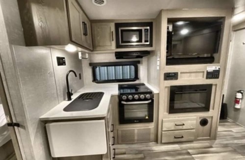 Elmo House | Cozy 2-Person RV Getaway