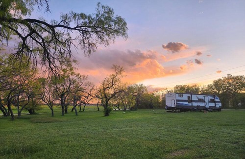 Burnet House | Cozy RV just outside of town
