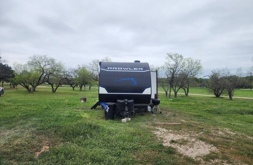 Burnet House | Cozy RV just outside of town