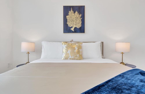 Killarney House | Opulence - Luxury in YYC -- Close to Everything!