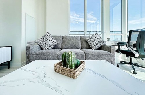 Harwood Condo | Luxury Penthouse 1682sqft Stunning Terrace & Views