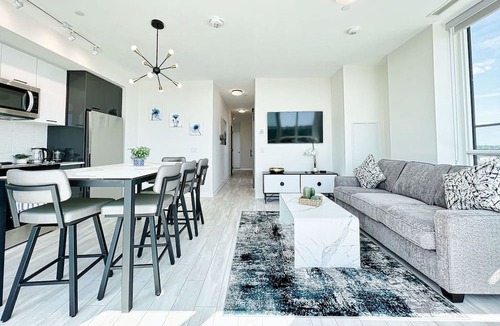 Harwood Condo | Luxury Penthouse 1682sqft Stunning Terrace & Views
