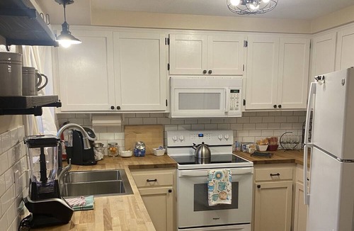 Harlow House | Komfy Lil' Korner