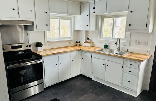 Cavendish House | New England Cape - 10 Minutes from Okemo