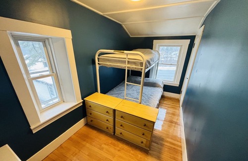 Cavendish House | New England Cape - 10 Minutes from Okemo