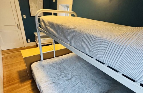 Cavendish House | New England Cape - 10 Minutes from Okemo