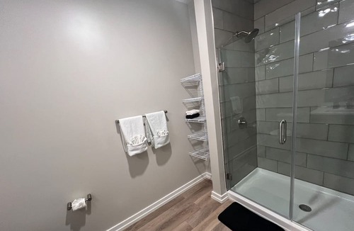 King of Prussia Apartment | Stunning Modern Large Guest Suite