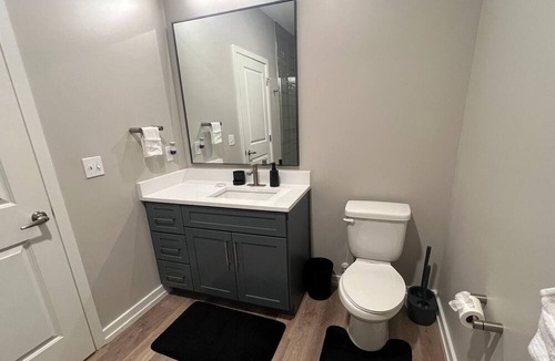 King of Prussia Apartment | Stunning Modern Large Guest Suite