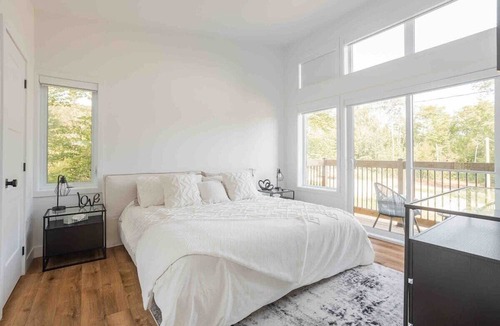 Saint-Gabriel-de-Brandon House | Huge modern chalet with spa and lake access