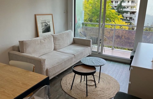 Saint-Lambert Apartment | Small nest with view of the Eiffel Tower