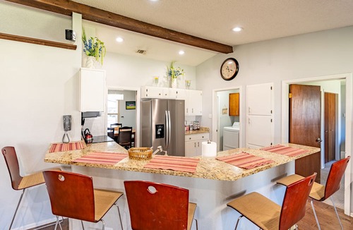 Schertz House | Montage - A Birdy Vacation Rental