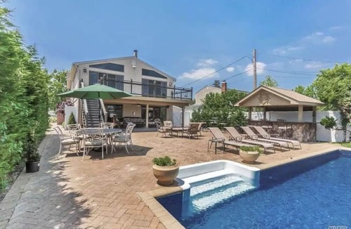 Massapequa House | Paradise on Long Island