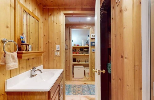 Jay Condo | Super Comfy 1 BDRM Efficiency